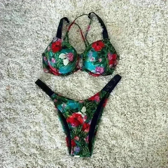 VS Victoria’s Secret Bombshell Swimsuit Bikini top xs bottoms m - Picture 2 of 10